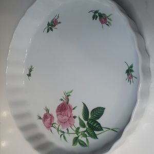Christineholm Porcelain Rose Pattern Quiche, Tart, Pie Plate 9.5" Baking Dish